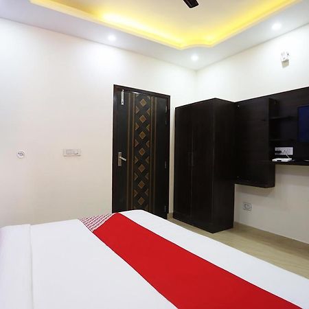 Oyo Flagship 42619 Diamond Key Hotel Делхи Екстериор снимка