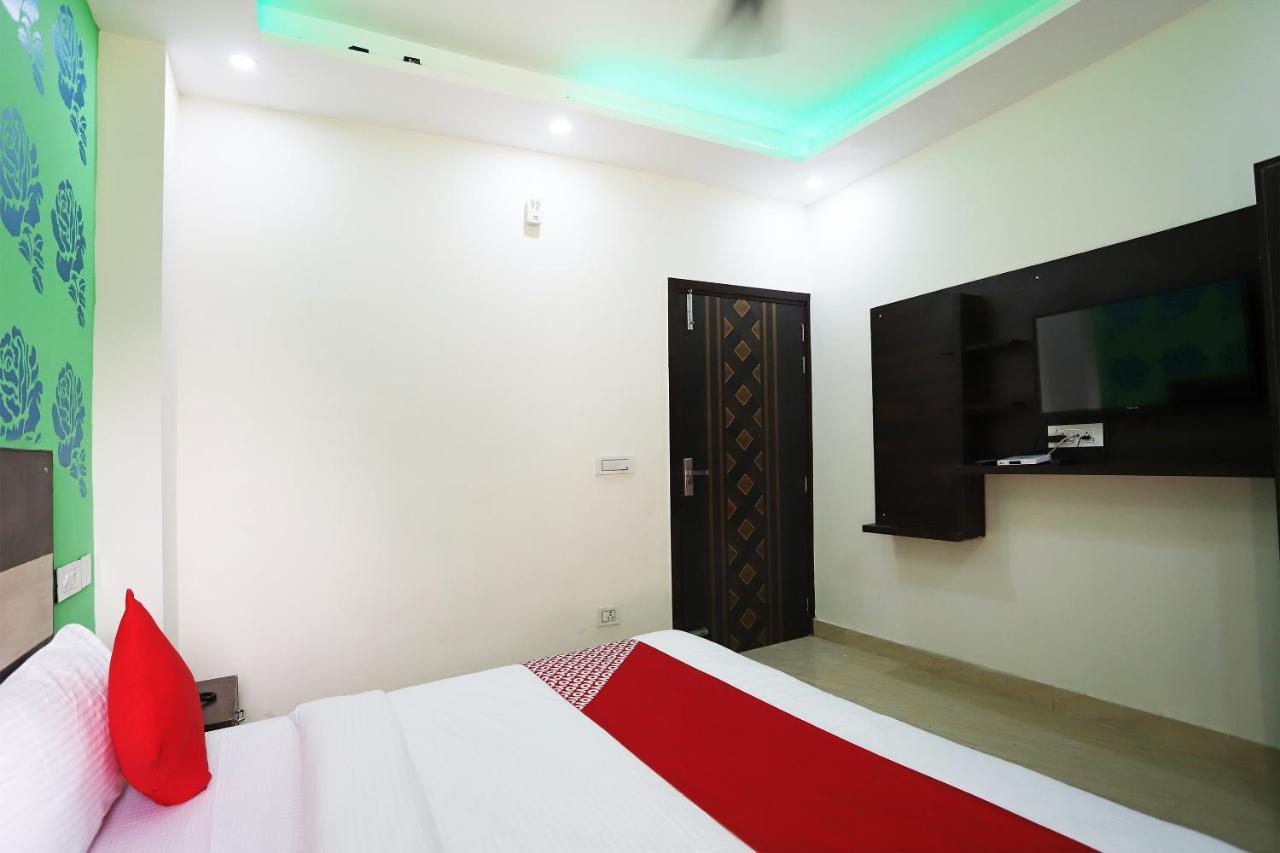 Oyo Flagship 42619 Diamond Key Hotel Делхи Екстериор снимка